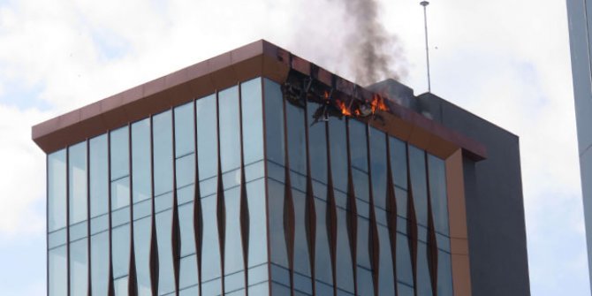 Kadıköy'de 10 katlı iş merkezinde yangın