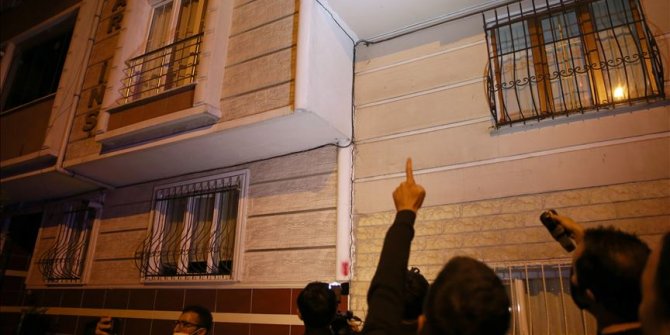 Sultangazi'de 3 bina çatlaklar nedeniyle boşaltıldı