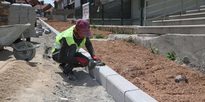 Gölbaşı Belediyesi kaldırım çalışmalarını tamamlıyor