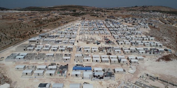 İdlib'de yapılan 'Cihannüma Evleri' ailelere teslim edildi