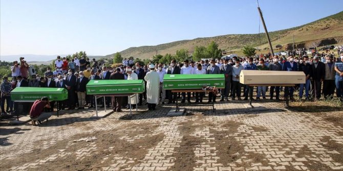 Bursa'da selde hayatını kaybeden 4 kişinin cenazeleri defnedildi