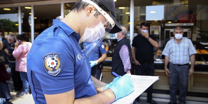İçişleri: Maske zorunluluğuna aykırı davranan 7 bin 17 kişiye idari işlem uygulandı