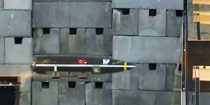 Bakan Varank: SARB-83, ilklere imza atarak testi geçti