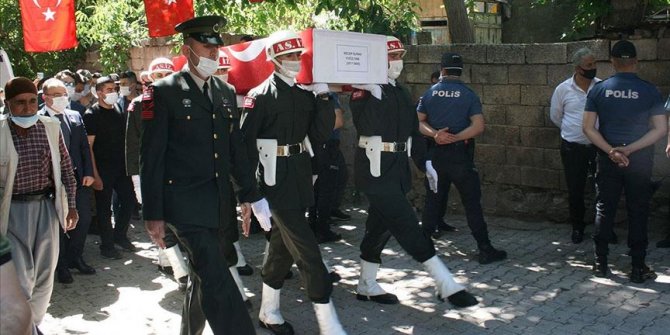 Şehit Piyade Sözleşmeli Onbaşı Durak'ın naaşı Elazığ'daki baba evine getirildi