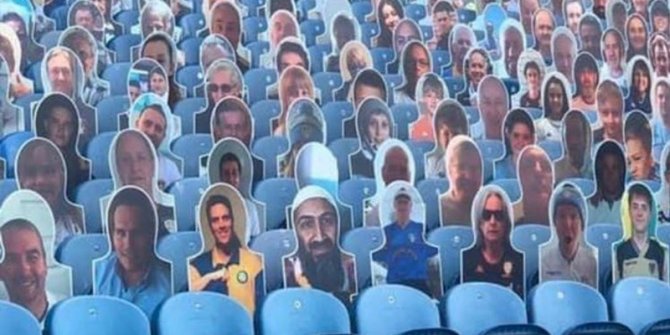 Leeds United tribününde Usame Bin Ladin fotoğrafı