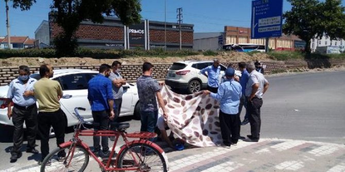 Kazada yaralananları çarşaf açarak, güneşten korudular