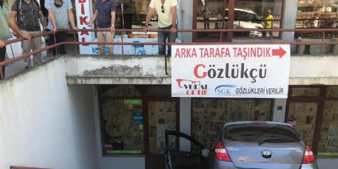 Gaz yerine frene basınca merdivenlerden inip, duvara çarptı