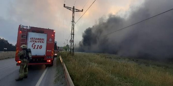 Başakşehir'de bant üretimi yapan fabrikada yangın