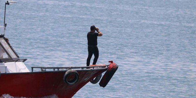 Van Gölü'nde kaybolduğu ihbar edilen teknenin aranmasına devam ediliyor