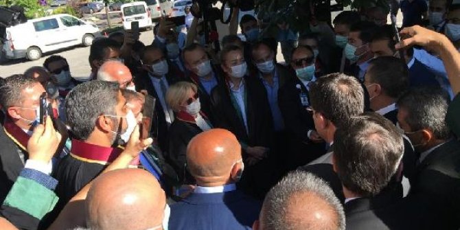 TBMM Adalet Komisyonuna 'sosyal mesafe ihlali' arası