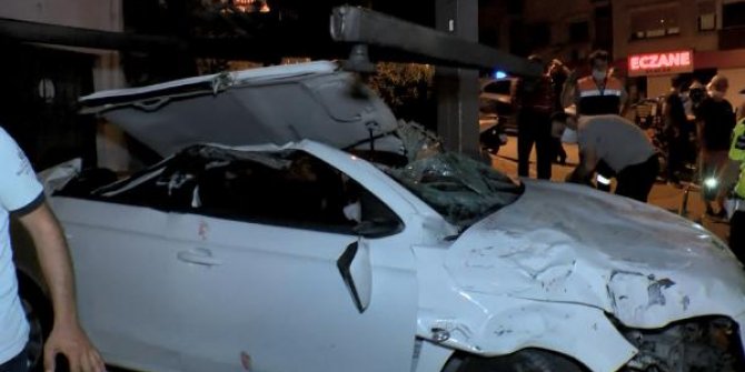 Avrasya Tüneli girişinde takla atan otomobil duvara çarptı