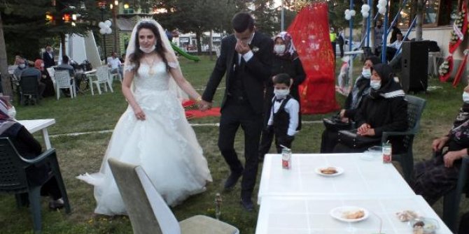 Şehit polisin kardeşi, koronavirüs tedbirleri altında evlendi