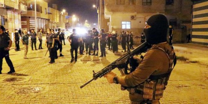 Maske uyarısı yapan polise mukavemet eden 5 kişi gözaltına alındı