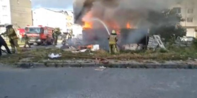 Arnavutköy'de barakada çıkan yangın tüm binayı sardı
