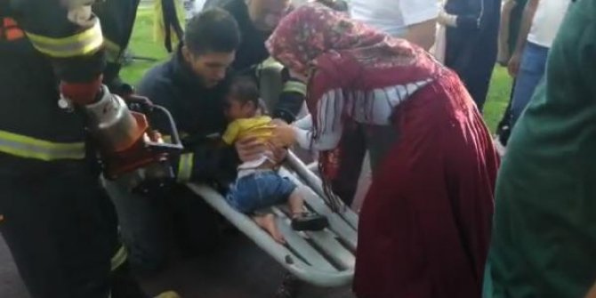 Çocuk parkında ayağı sıkışan çocuğu itfaiye kurtardı