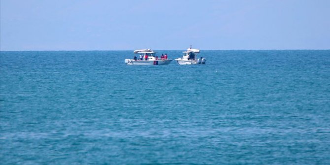 Van Gölü'nde kaybolan tekneyi arama çalışmaları sürüyor