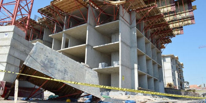 Elazığ'da, inşaat iskelesi çöktü: 5 işçi yaralı