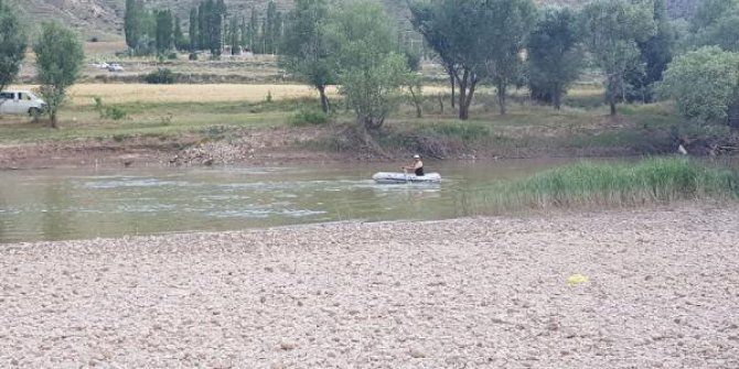 Serinlemek için girdiği Kızılırmak'ta kayboldu
