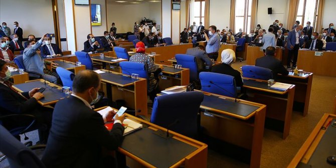 TBMM Adalet Komisyonu barolar düzenlemesi için 5 günde 52 saat mesai yaptı
