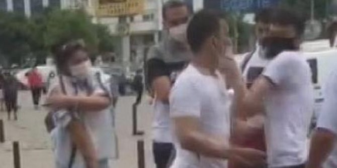 Kadıköy'de kadına laf atan kişiye dayak