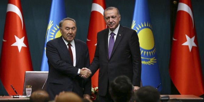 Cumhurbaşkanı Erdoğan Kazakistan'ın kurucu Cumhurbaşkanı Nazarbayev ile telefonda görüştü