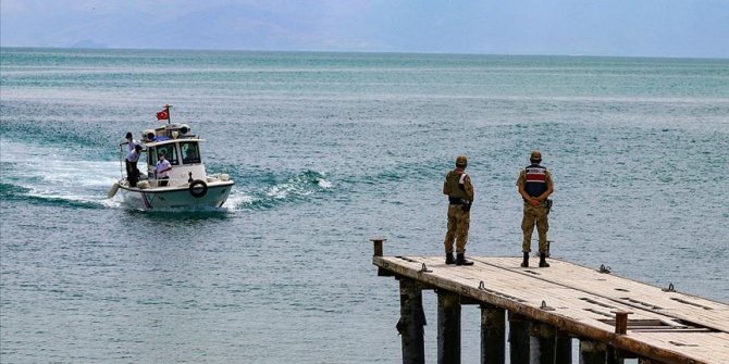 Van Gölü'nde kaybolan tekneyi arama çalışmaları yeniden başladı