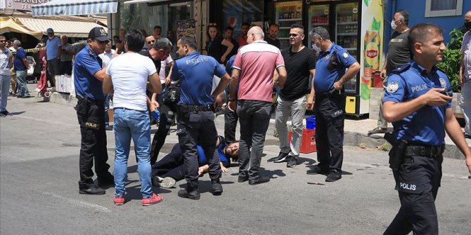 Antalya'da iki polis memurunu bıçakla yaralayan şüpheli bacağından vurularak yakalandı