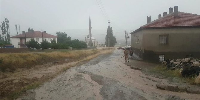Sivas'ta sağanak sele neden oldu