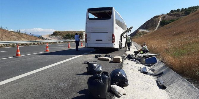 Balıkesir'de yolcu otobüsü devrildi: 32 yaralı