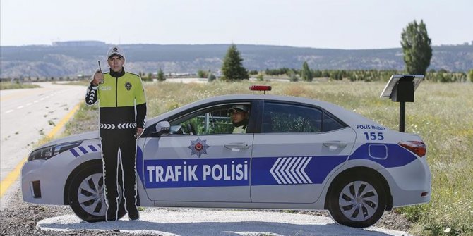 Kara yollarında maket/model trafik polisi dönemi