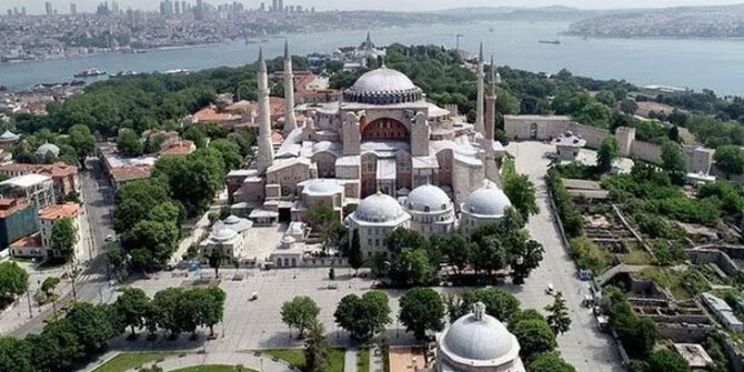 Ayasofya Camii'nden ezan sesi yükseldi