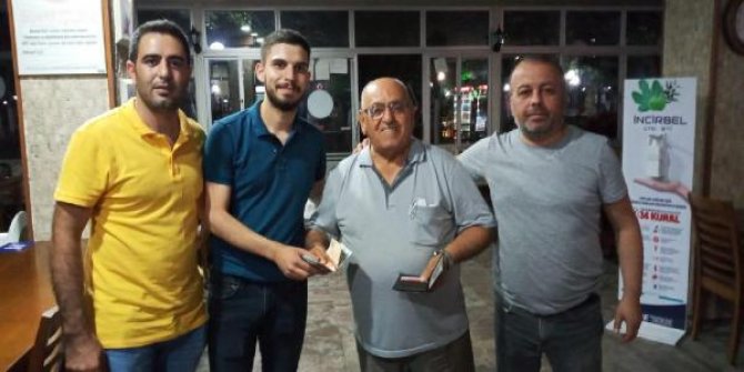 Garsonlar, buldukları parayı sahibine teslim etti