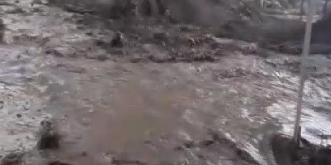 Başköy'de dere taştı; ev ve ahırları su bastı