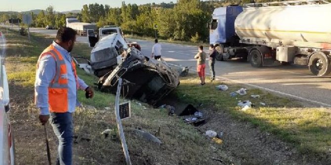 Başkentte otomobil ile minibüs çarpıştı: 7 yaralı