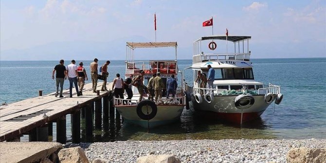 Van Gölü'nde teknenin batması sonucu kaybolan 2 kişinin daha cesedi bulundu