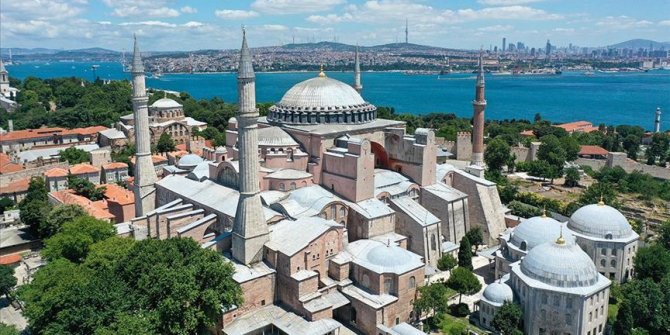 Prof. Dr. Fahameddin Başar: Ayasofya, İstanbul'un fethinin bir hatırası