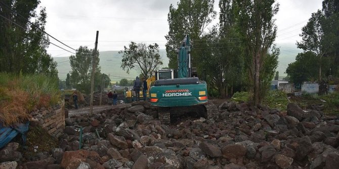 Kars ve Ağrı'da hasara neden olan selin yaraları sarılıyor