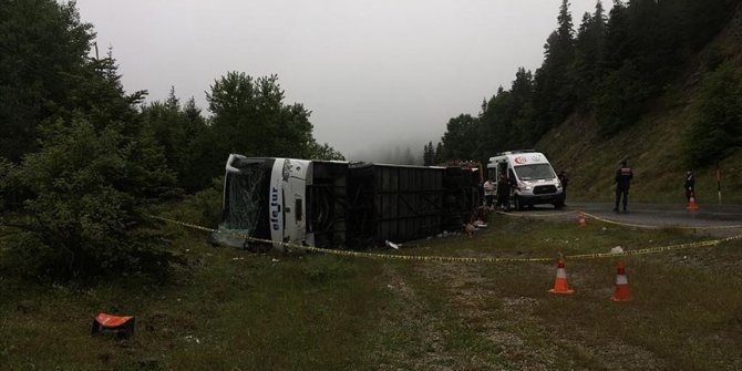 Kastamonu'da yolcu otobüsü devrildi: 13 yaralı