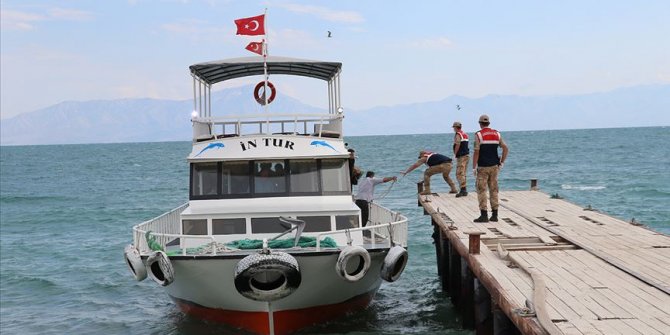 Van Gölü'nde teknenin batması sonucu kaybolan 1 kişinin daha cesedi bulundu