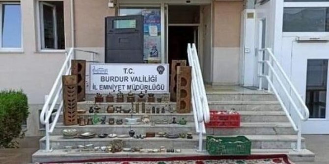 Burdur'da 76 parça ev eşyası çalan 2 kardeş tutuklandı