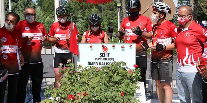 15 Temmuz kahramanı şehit Halisdemir'in kabrinde ziyaretçi yoğunluğu