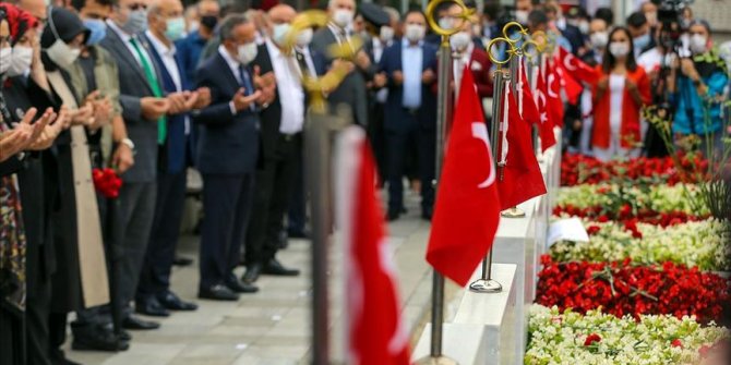 15 Temmuz şehitleri kabirleri başında anıldı