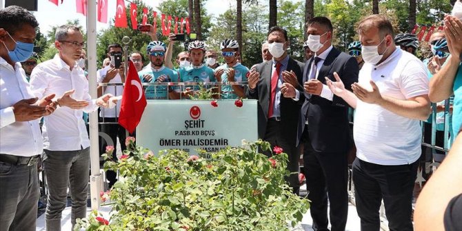 Şehit Ömer Halisdemir kabri başında anılıyor