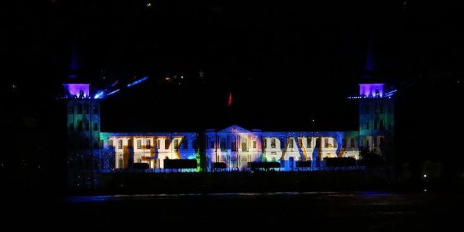 15 Temmuz'da yaşananlar, video haritalama yöntemiyle Kuleli'nin duvarlarına yansıtıldı