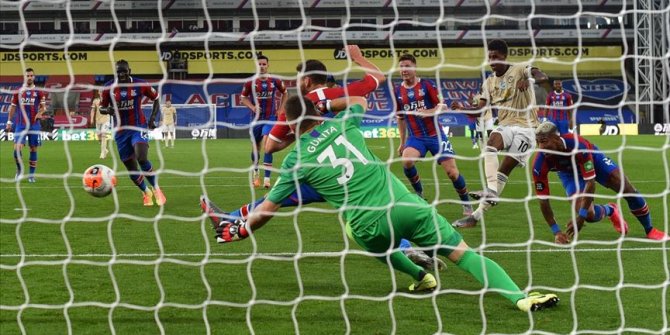 Manchester United, UEFA Şampiyonlar Ligi'ne katılma şansını sürdürdü