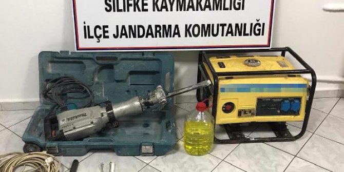 Mersin'de kaçak kazıya 4 gözaltı