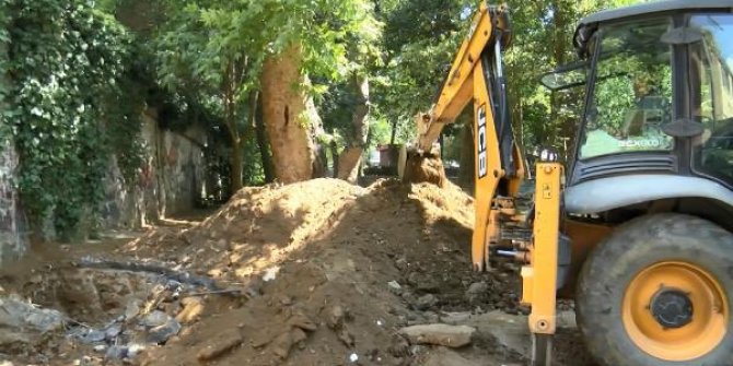 Çengelköy'de tarihi çeşme yerinden kaldırıldı