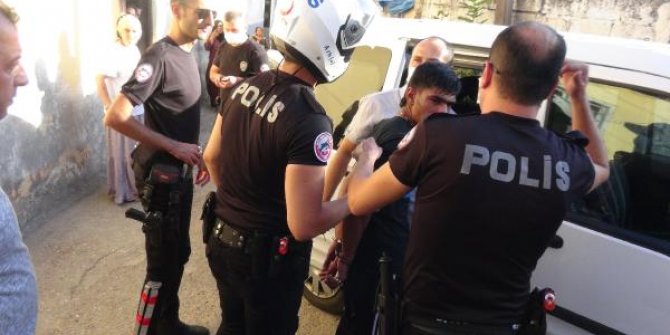 Mendil satan iki kardeş polislere saldırdı