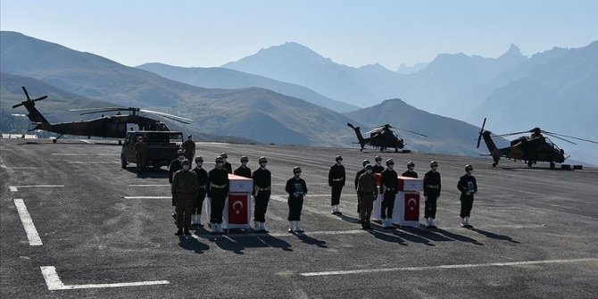 Şehit askerler Hakkari'de düzenlenen törenle memleketlerine uğurlandı