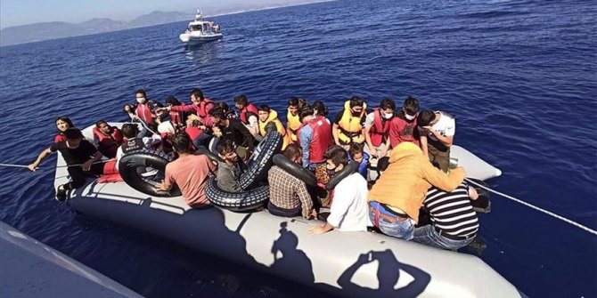 İzmir'de Türk kara sularına geri itilen 44 sığınmacı kurtarıldı